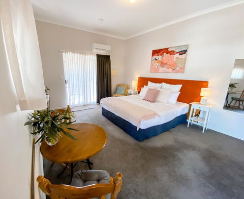 EM Apartment - Australian Directory 1