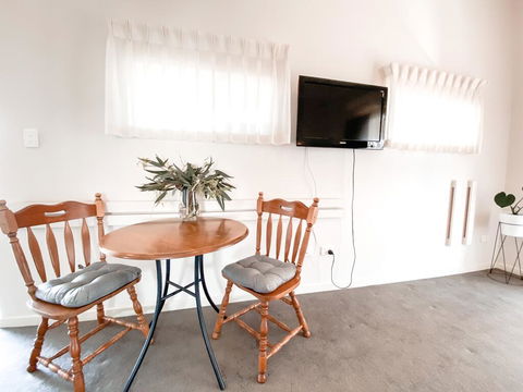EM Apartment - Australian Directory 2
