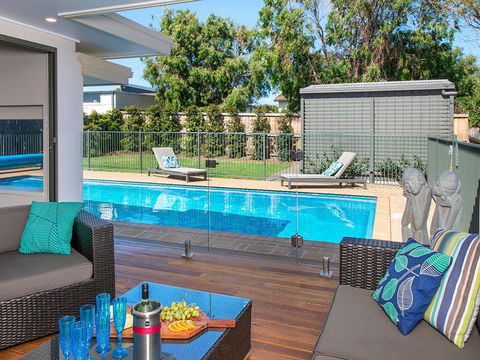Emerald - Coastal Walk, Swimming Pool, Pet Friendly - Australian Directory 0