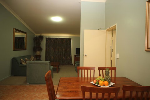 Emerald Explorers Inn - Australian Directory 2