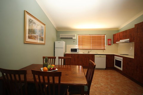 Emerald Explorers Inn - Australian Directory 3