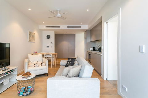 ENCORE IV: Bondi Junction - Australian Directory 0