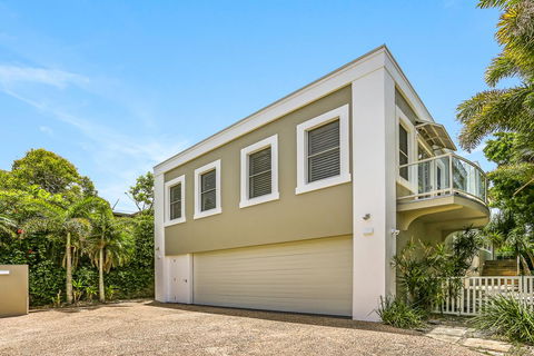 Enjoy The Views, Sunshine Beach - Australian Directory 0