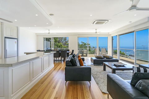 Enjoy The Views, Sunshine Beach - Australian Directory 2