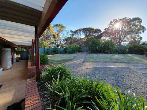EP Getaway - Australian Directory 2