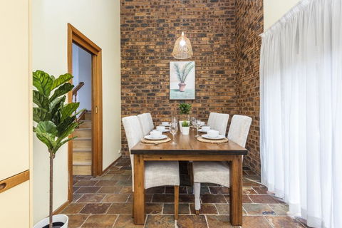 Epping 3BR 3BA Fast Wifi Easy Parking House - Australian Directory 3