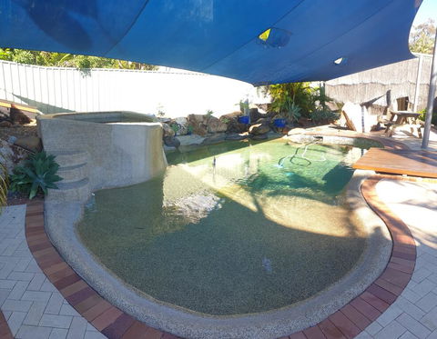 Escape 1770 - No Kids - NO SMOKING - No Partying - Australian Directory 1