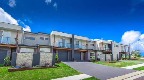 Escape At Nobbys Executive Townhouse 1 74 Pacific Drive - Australian Directory 0