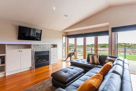 Esplanade Frontage 219a - Australian Directory 2