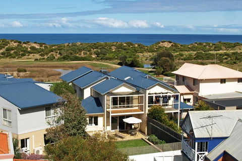 Esplanade Frontage 219a - Australian Directory 0