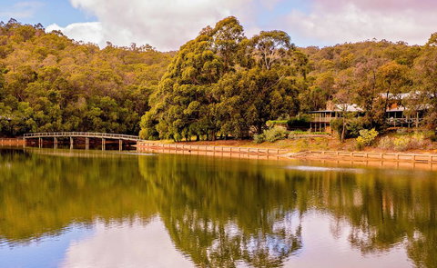 Evedon Lakeside Retreat - Australian Directory 2