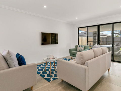 Everton's Retreat - Australian Directory 0