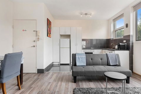 Explore Melbourne From A Convenient South Yarra Pad - Australian Directory 3
