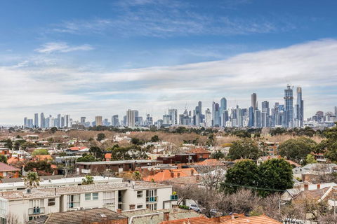 Exquisite 2 Bed Apartment With Beach & City Views - Australian Directory 3