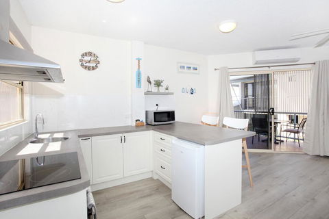 FABULOUS BEACHFRONT POSITION - Australian Directory 3