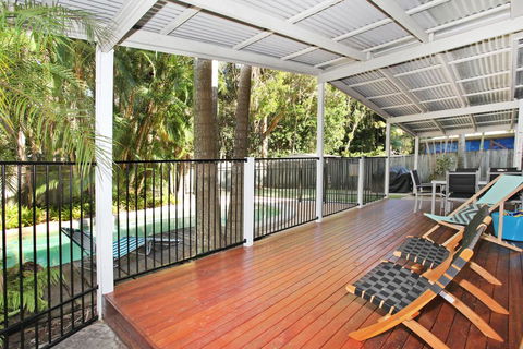 FABULOUS HOLIDAY HIDEAWAY - COOLUM BEACH - Australian Directory 1