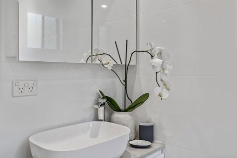 Fairlight Whispers - 10 Minutes From Manly - Australian Directory 2