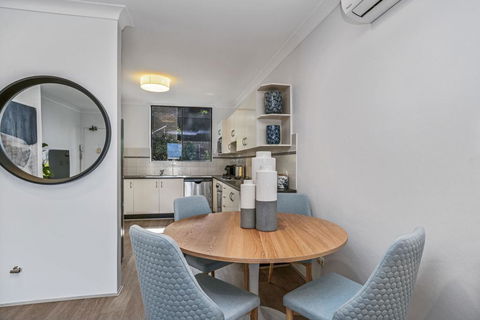 Fairlight Whispers - 10 Minutes From Manly - Australian Directory 1