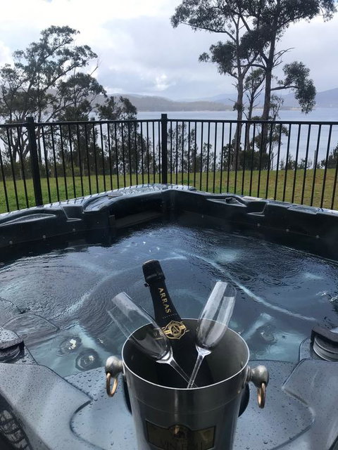 Fairwinds Tasmania - Australian Directory 1