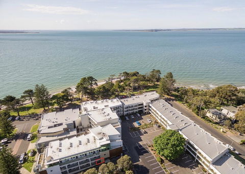 FAMILY ISLAND GETAWAY - BEACHFRONT APARTMENT - Australian Directory 0