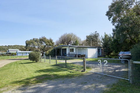 Far View - Australian Directory 3