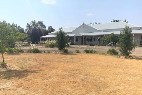 Farm House At The Gateway To The King Valley - Australian Directory 2