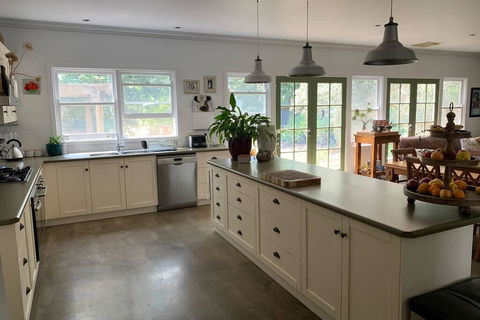 Farm House At The Gateway To The King Valley - Australian Directory 3