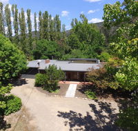 Farrington House - On the banks of the Ovens River - Australian Directory