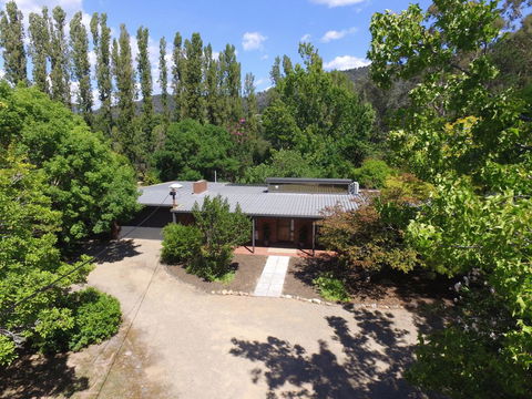 Farrington House - On The Banks Of The Ovens River - Australian Directory 0
