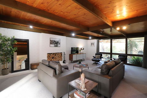 Farrington House - On The Banks Of The Ovens River - Australian Directory 1