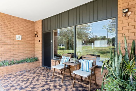 Fi's Beach House - Australian Directory 1