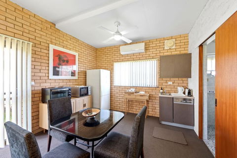 Fi's Beach House - Australian Directory 3