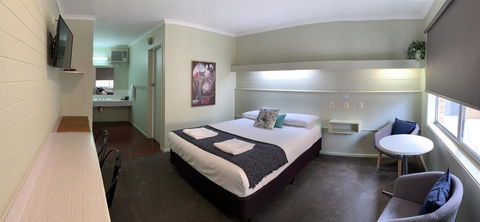Finley Country Club Hotel Motel - Australian Directory 3