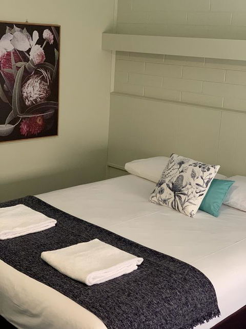 Finley Country Club Hotel Motel - Australian Directory 1