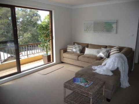 Fleur Court, Unit 9, 26-28 Head Street - Australian Directory 2