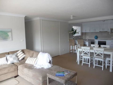 Fleur Court, Unit 9, 26-28 Head Street - Australian Directory 1