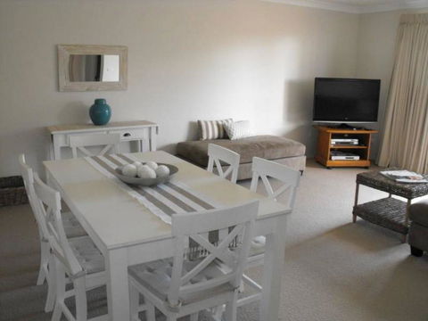 Fleur Court, Unit 9, 26-28 Head Street - Australian Directory 3