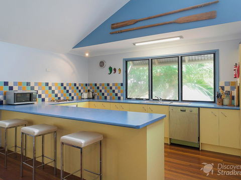 Flipper Beach House - Australian Directory 3