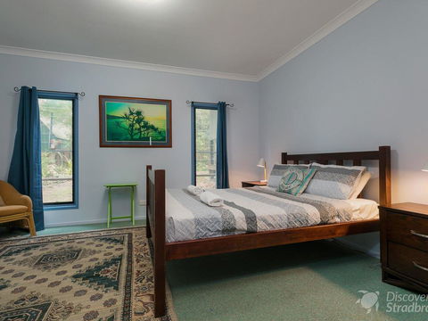 Flipper Beach House - Australian Directory 2