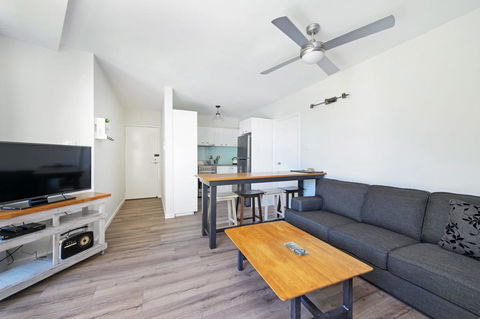 Flynns Beach Apartments 4, 41 Pacific Drive - Australian Directory 0