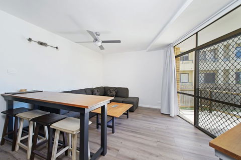 Flynns Beach Apartments 4, 41 Pacific Drive - Australian Directory 2