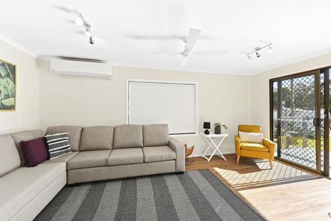 Flynns Beach Caravan Park - Australian Directory 2