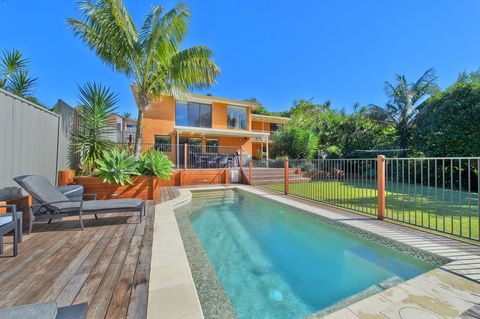 Flynns Beach Retreat - Australian Directory 0