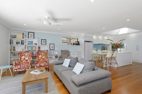 Flynns Beach Retreat - Australian Directory 3