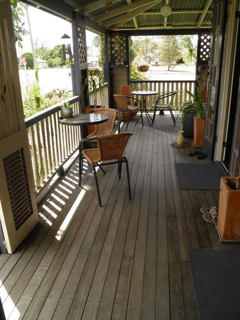 Follywood Guesthouse B&B - Australian Directory 3