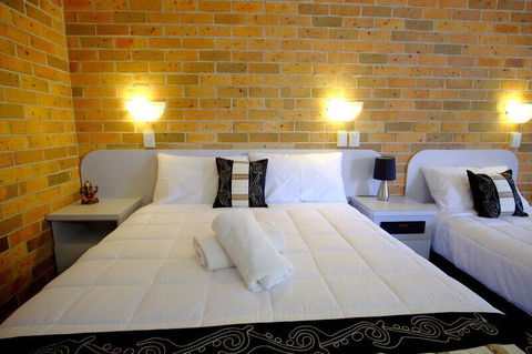 Forster Palms Motel - Australian Directory 1