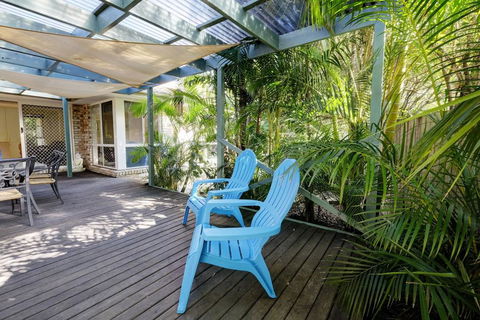 FRANGIPANI BEACH HOUSE - PET FRIENDLY 22 Belbourie Cres Boomerang Beach - Australian Directory 3