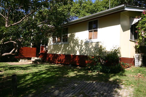 Frenchmans Folly - Australian Directory 1