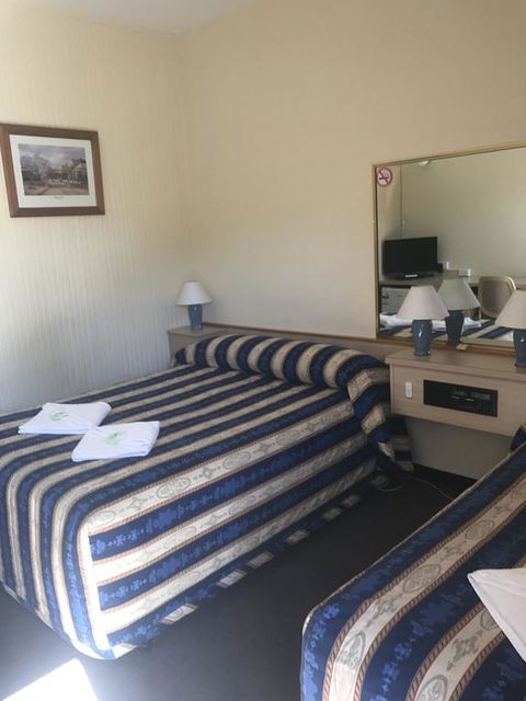 Gateway Motor Inn - Australian Directory 2