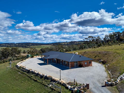 George River Park (House, 100 Acres, Animals, Views) - Australian Directory 1